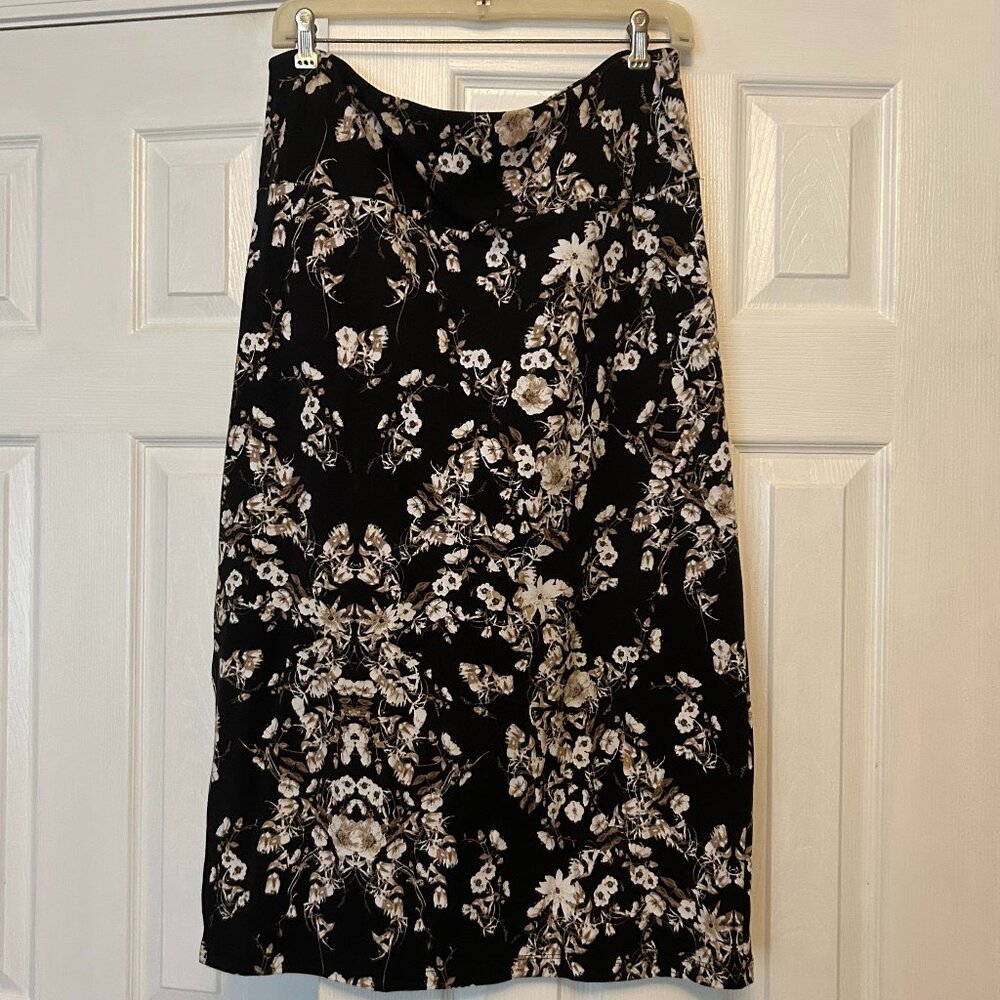 Guess Size L Pencil Skirt w/Elastic Waist Black with Flower Print